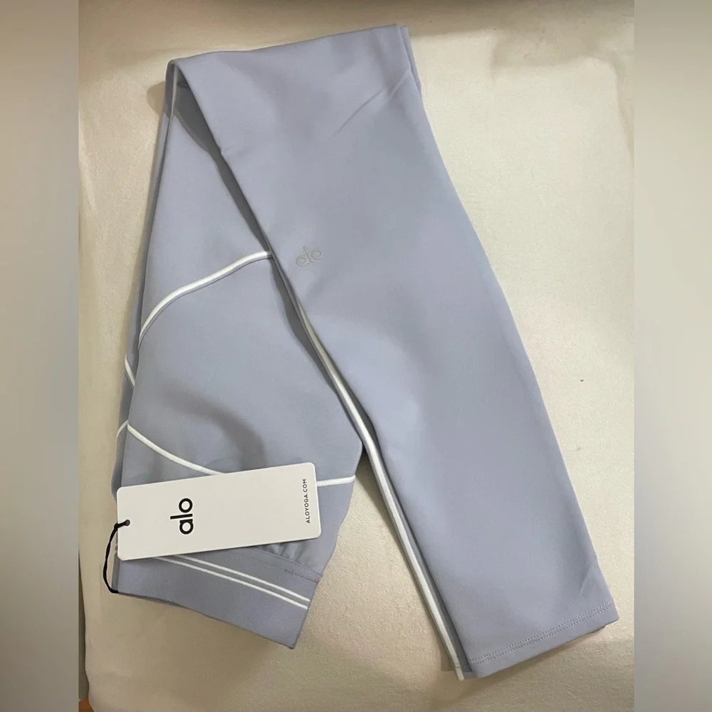 Alo Yoga NWT Airbrush High Waist Heart Throb Leggings Winter Frost Color Size S - Picture 10 of 11